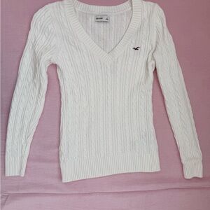 Hollister Women's Ivory V-Neck Sweater